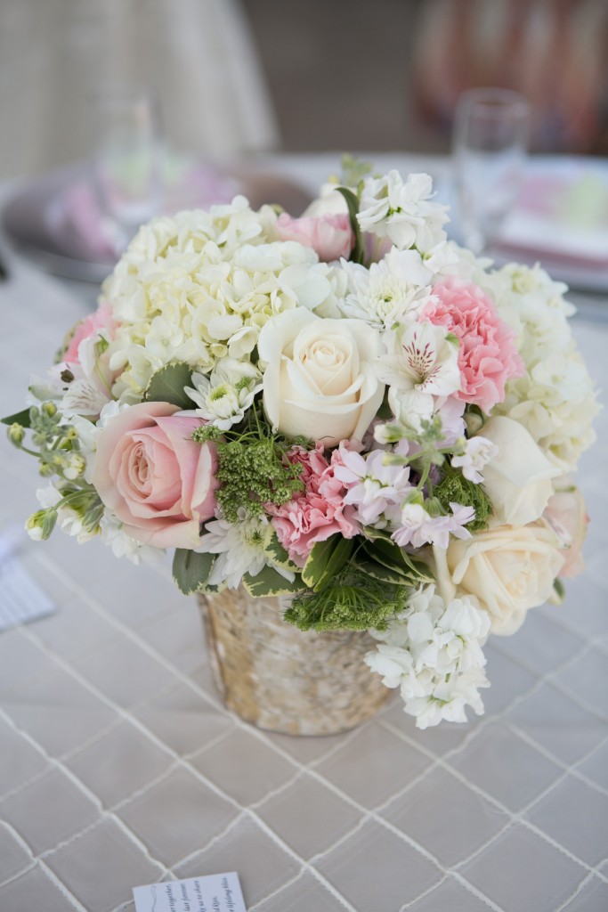 gorgeous floral arrangement wedding table centerpiece