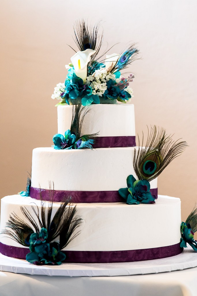 turquoise wedding color scheme cake