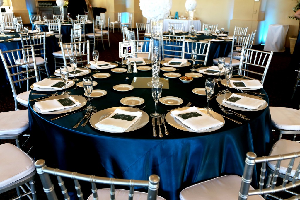 navy blue white wedding color scheme tablescape