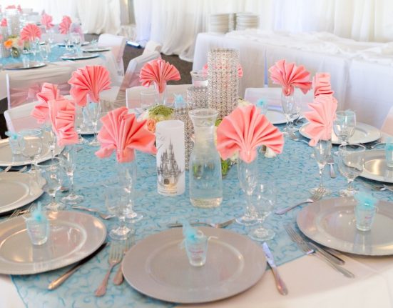 beautiful blue and pink wedding table linens